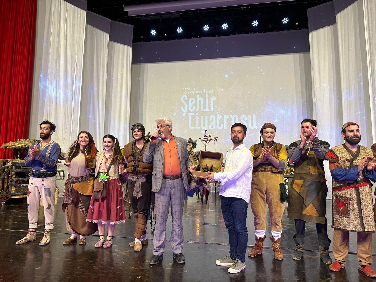 Gaziantep Şehir Tiyatrosu, Kırşehir Çocuk Tiyatrosu Festivali’nde Büyük Beğeni Topladı
