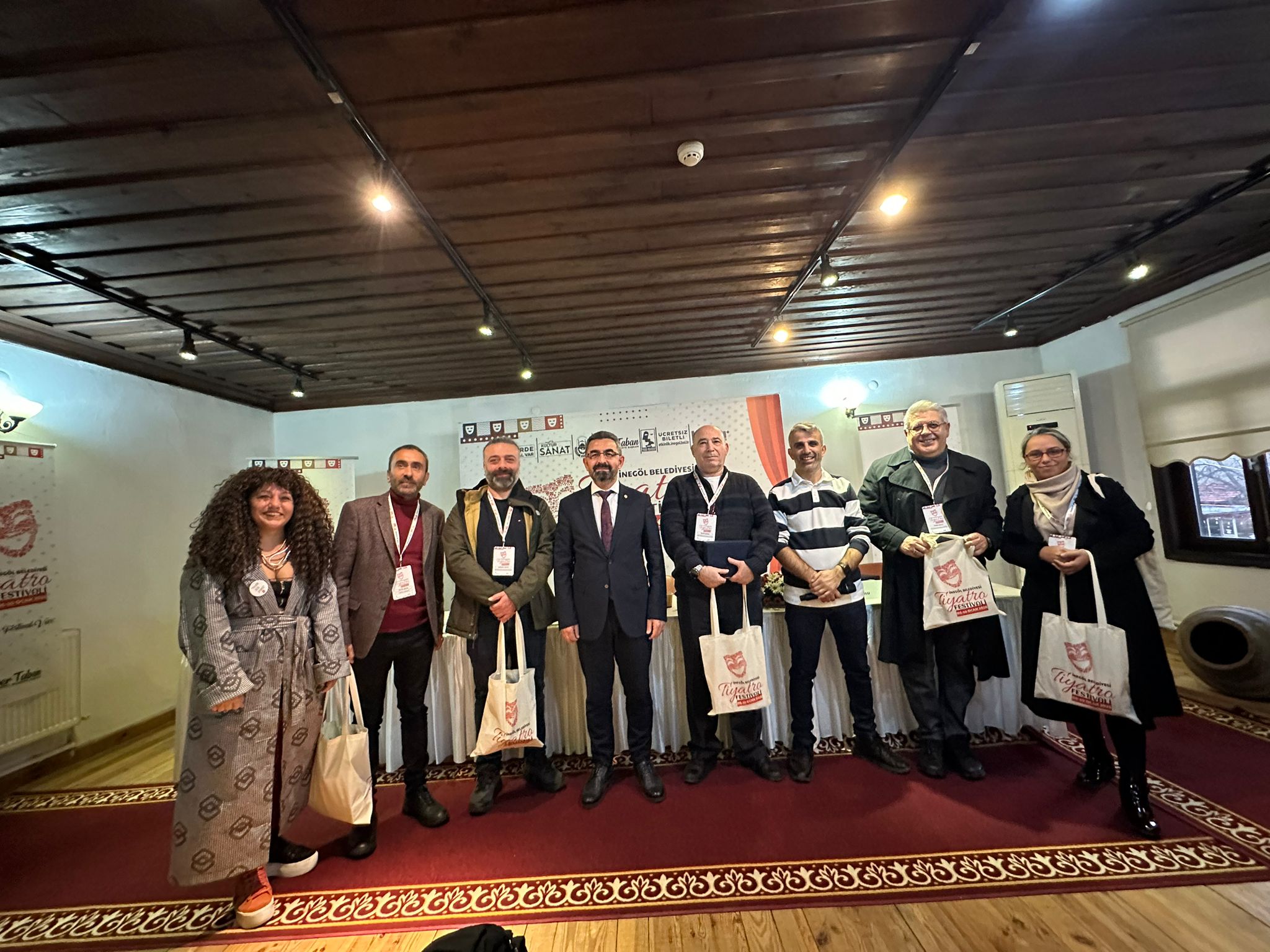 İnegöl Belediyesi Tiyatro Festivali Kapsamında Türkiye’de Tiyatronun Geleceği Ele Alındı