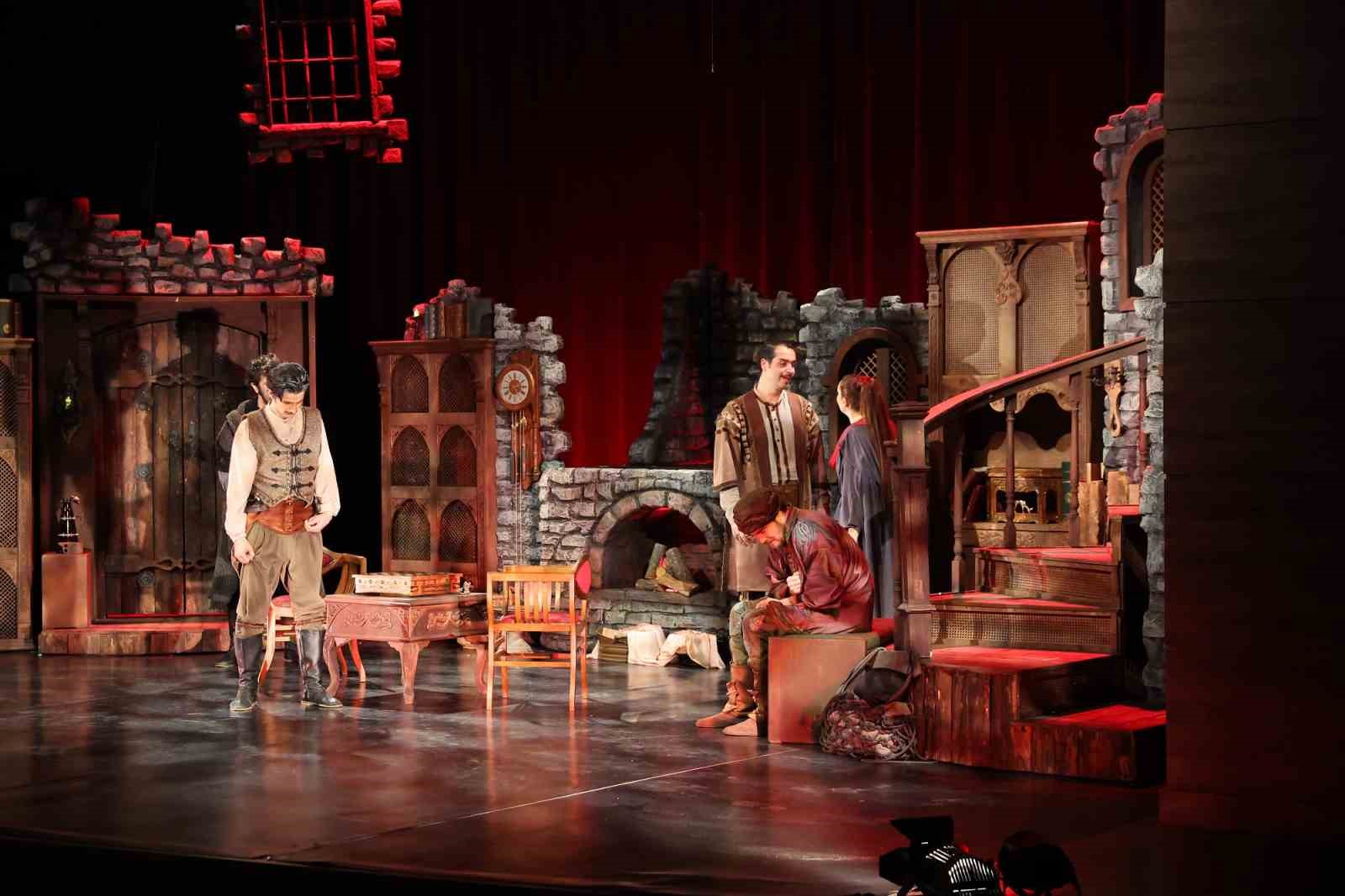 Büyükşehir Şehir Tiyatrosu’ndan unutulmaz prömiyer