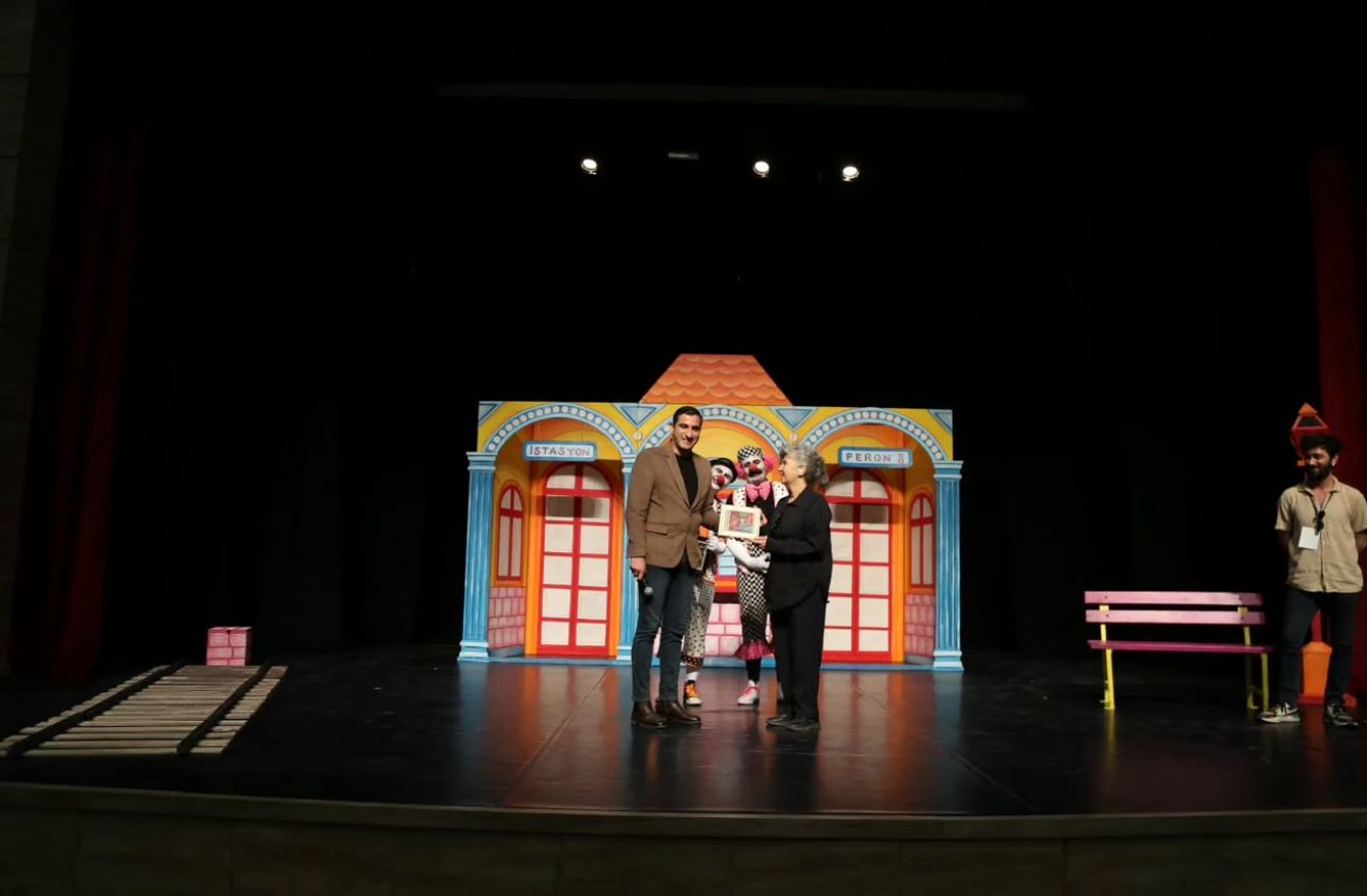 Mersin Şehir Tiyatrosu’na Teşekkür Plaketi!