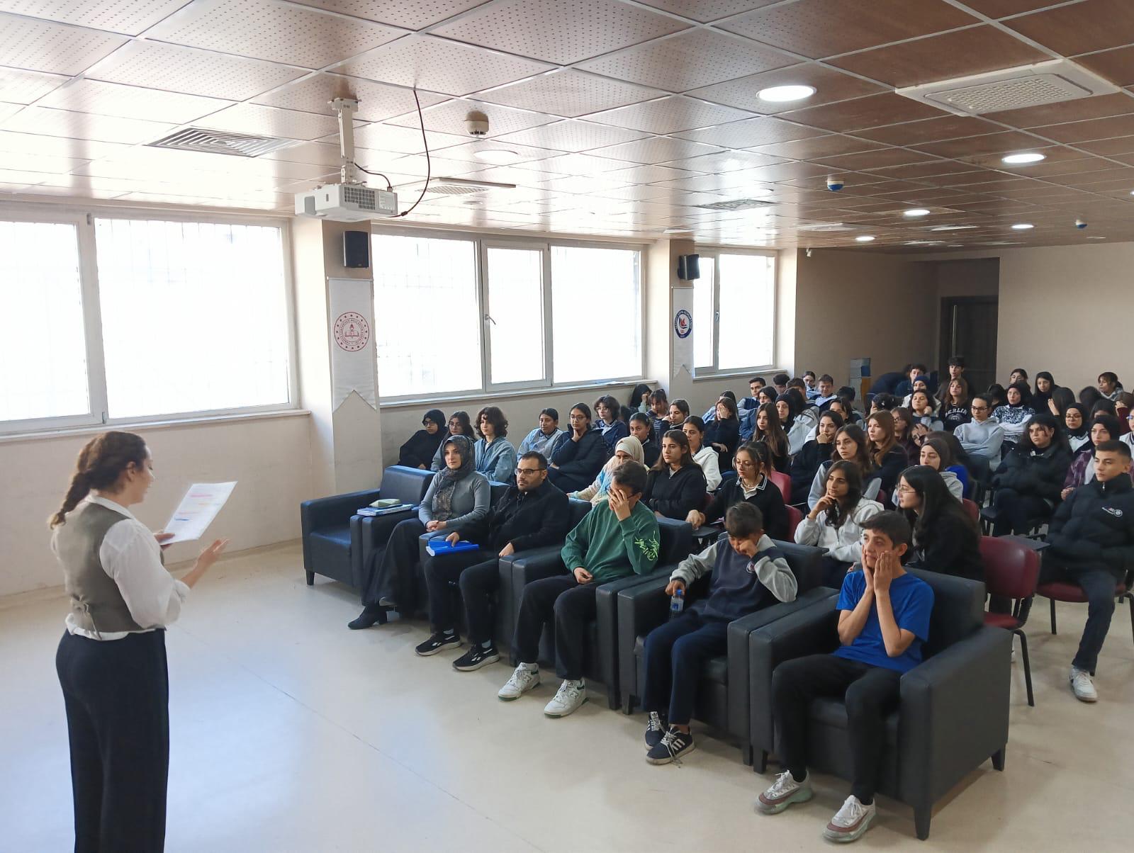 Sahneden Satırlara,Gaziantep’te Tiyatro Sesleri Okullarda Yankılandı.