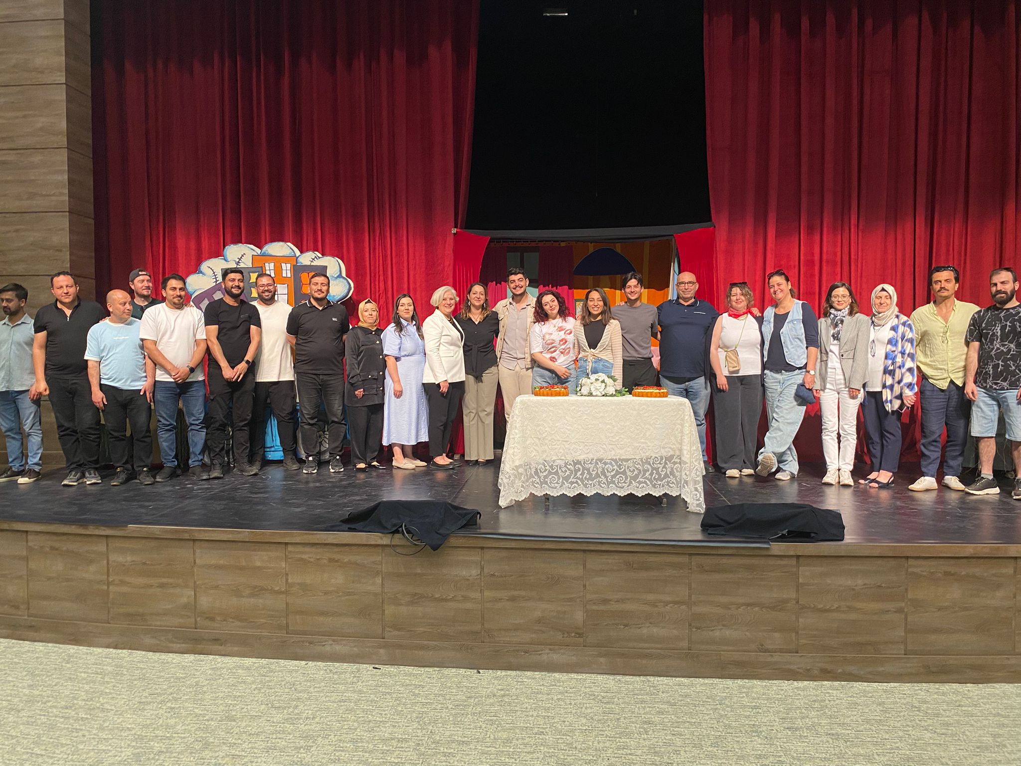 🌱 Toprak Dostları sezonun son gösterisinde alkışlarla sahnedeydi 👏