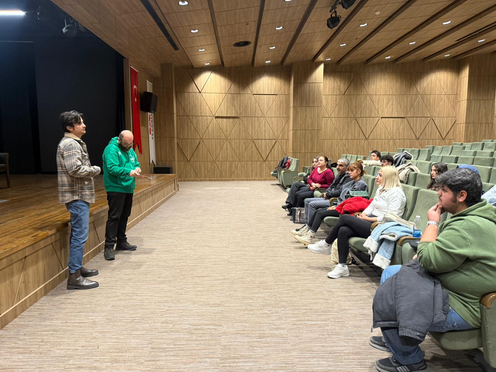 Tiyatro Okulunda Diksiyon ve Sahne Çalışması