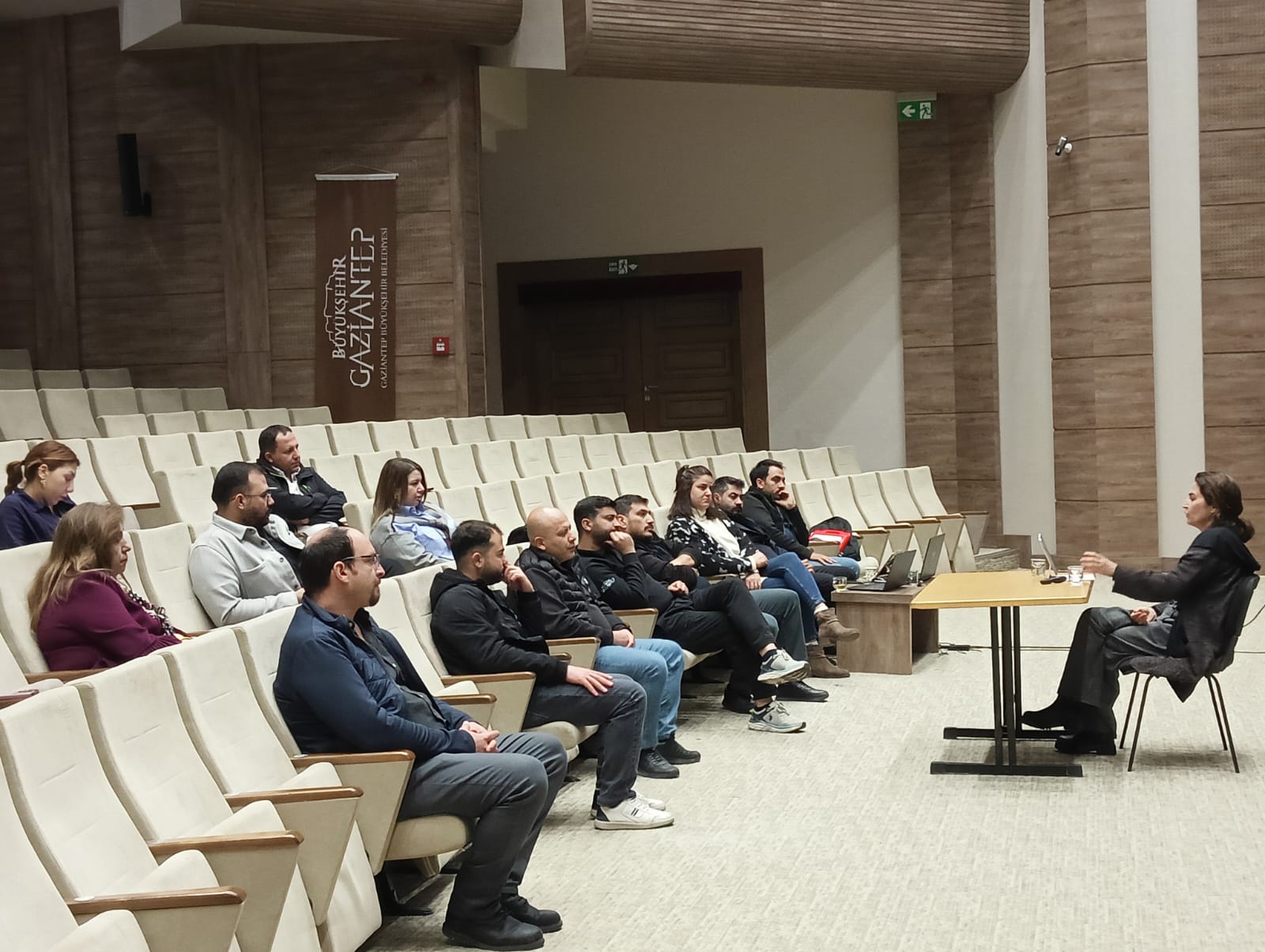 “Sahnenin Görünmeyen Yüzü” Sahne Arkası Dinamikleri Atölyesi