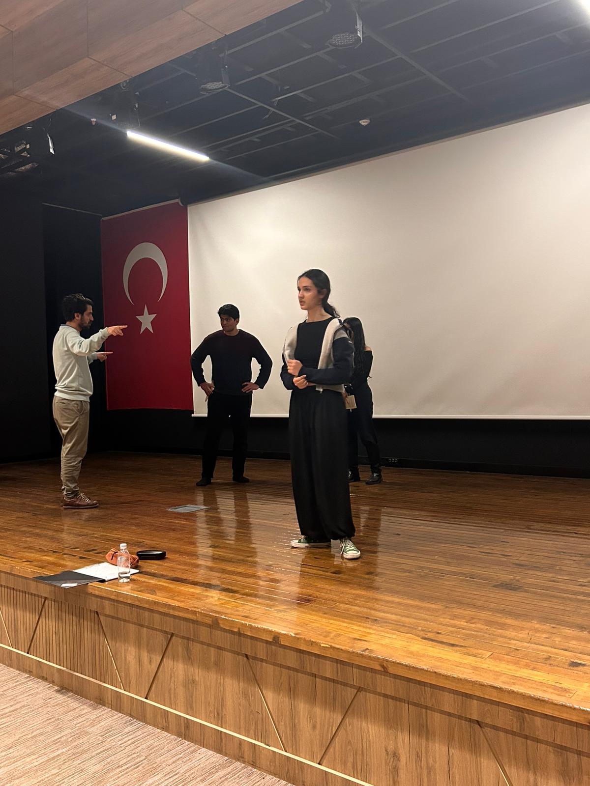 Tiyatro Okulunda Sahne ve Konservatuvar Çalışmaları